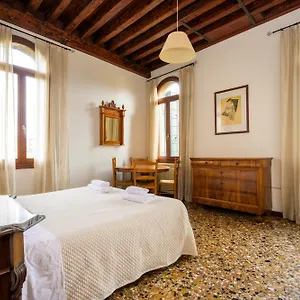 https://haus-san-trovaso.hotelslidodijesolo.com